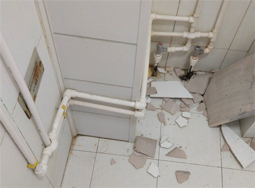 墙面瓷砖脱落最简单修补(家中墙上瓷砖脱落了,怎么修复) 墙面瓷砖脱落最简单修补(家中墙上瓷砖脱落了,怎么修复)